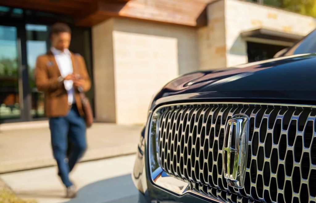 luxury lincoln car pre=owned front view