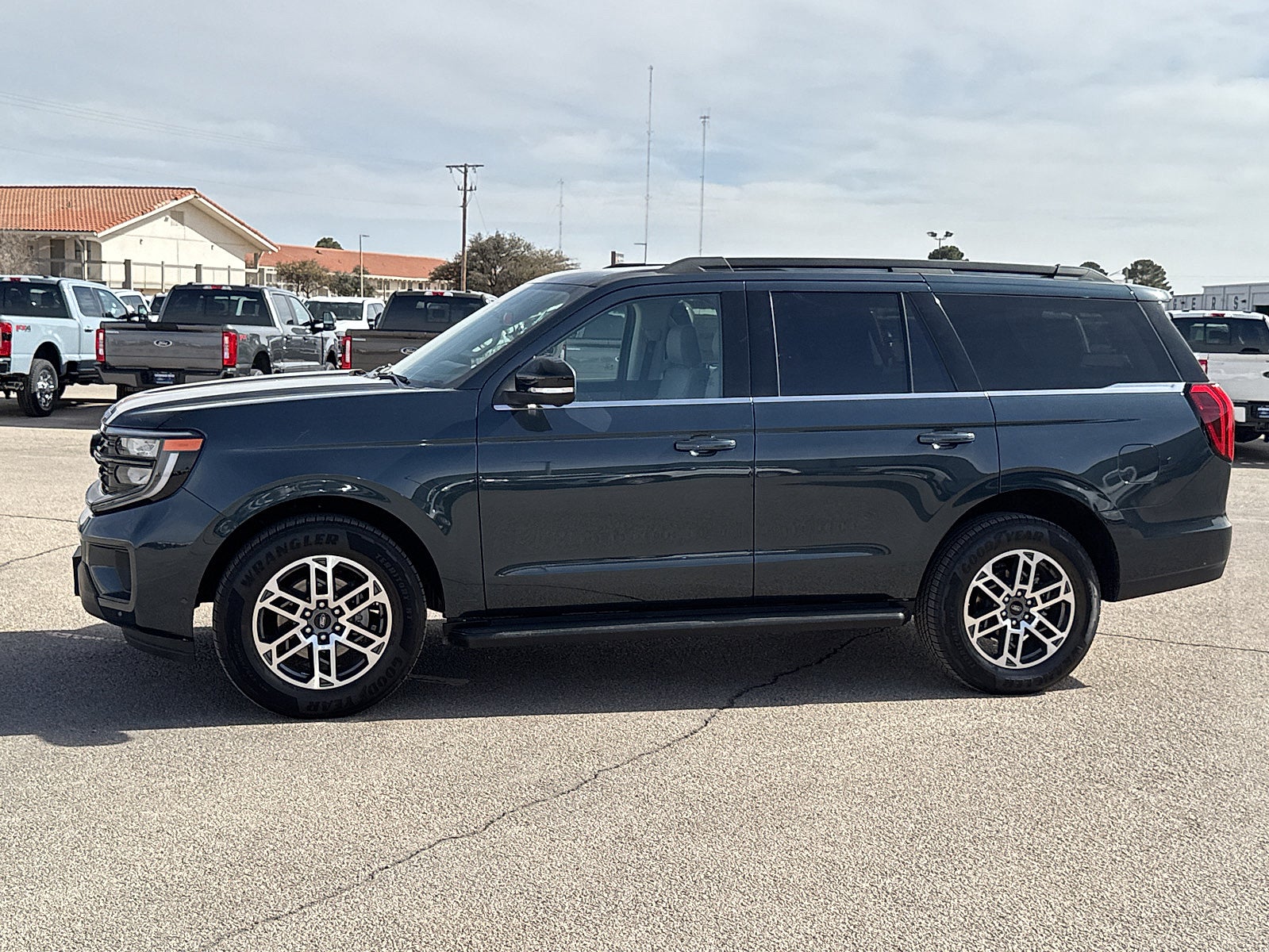 2025 Ford Expedition Active