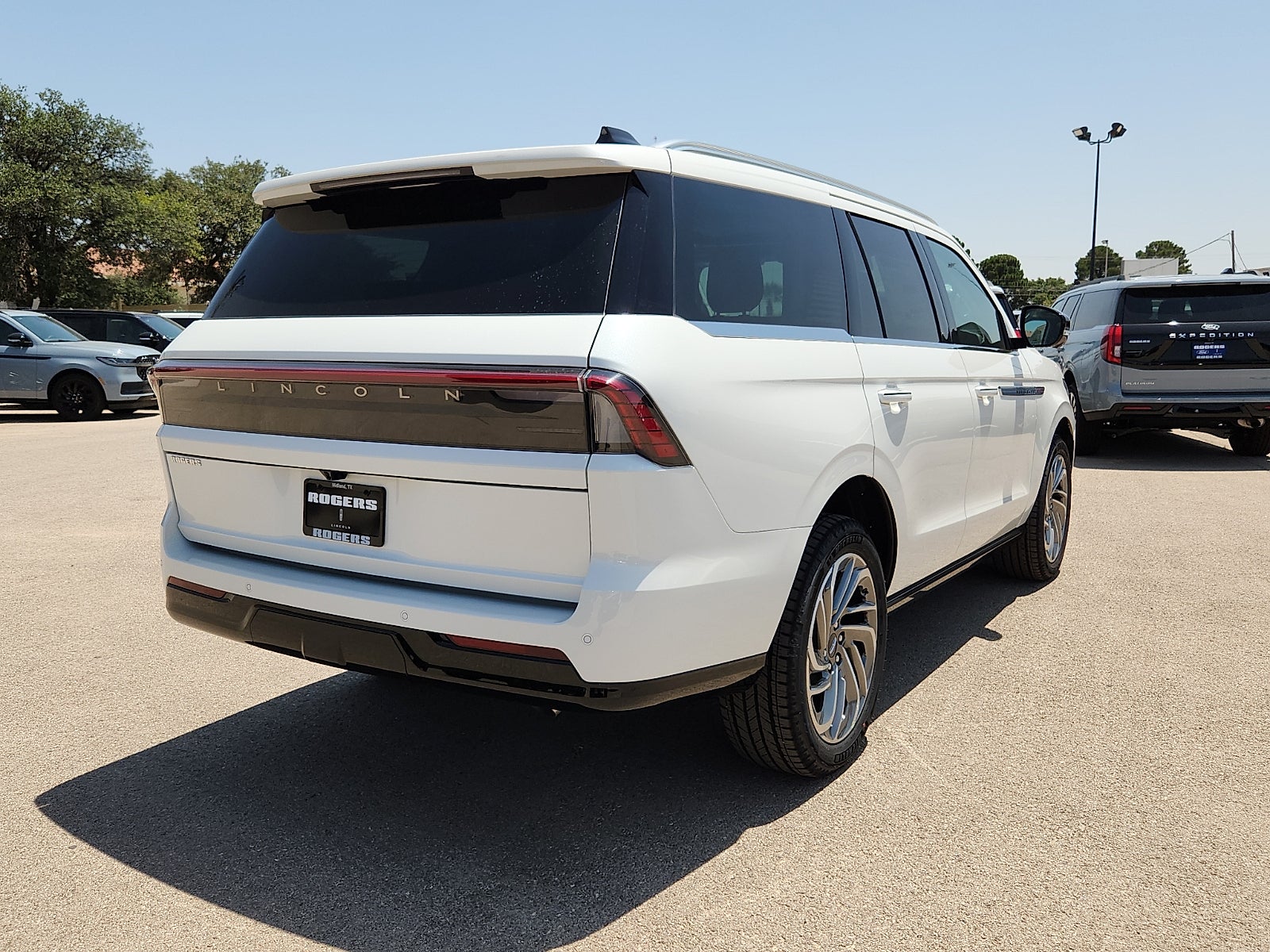 2027 Lincoln Navigator Reserve