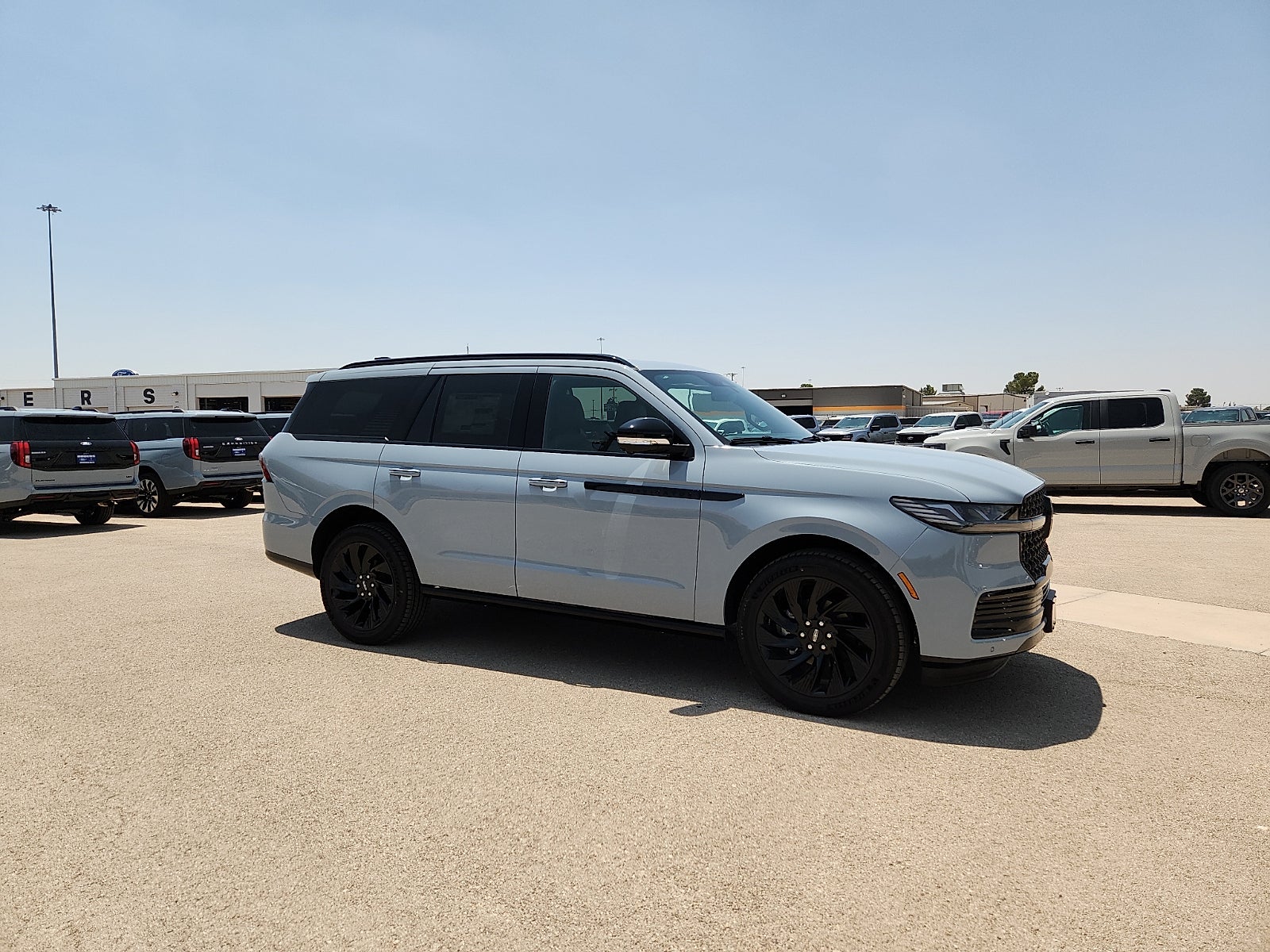 2027 Lincoln Navigator Reserve