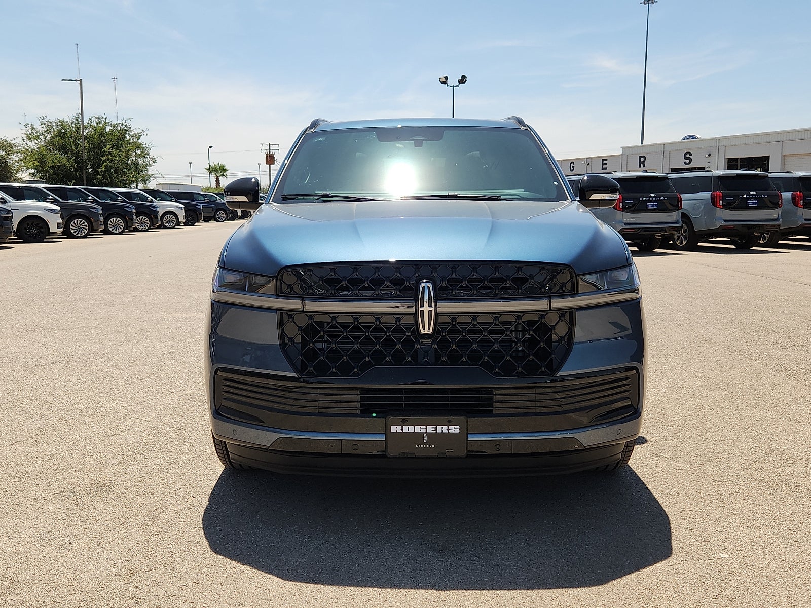 2027 Lincoln Navigator Reserve