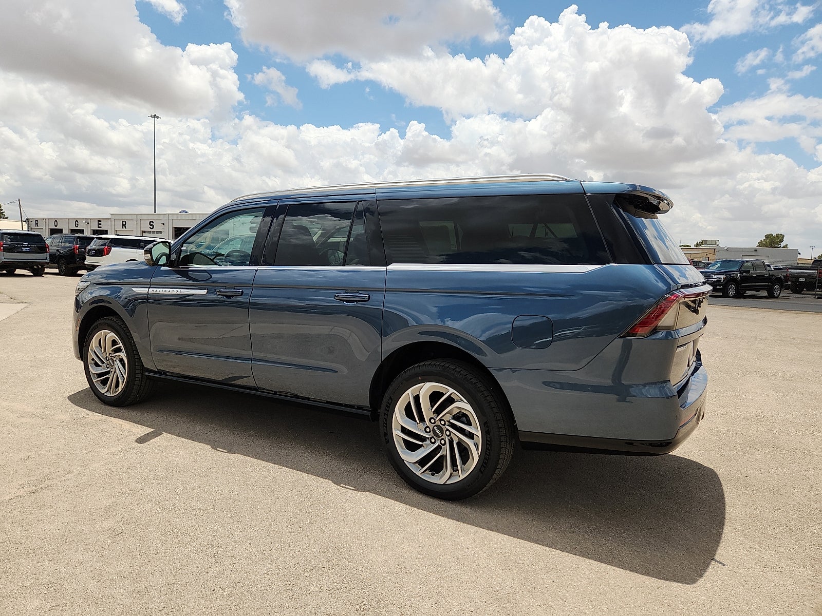 2027 Lincoln Navigator L Reserve