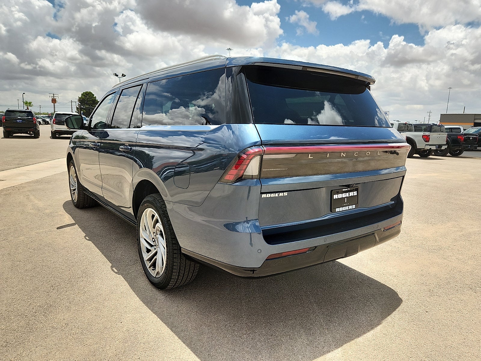 2027 Lincoln Navigator L Reserve