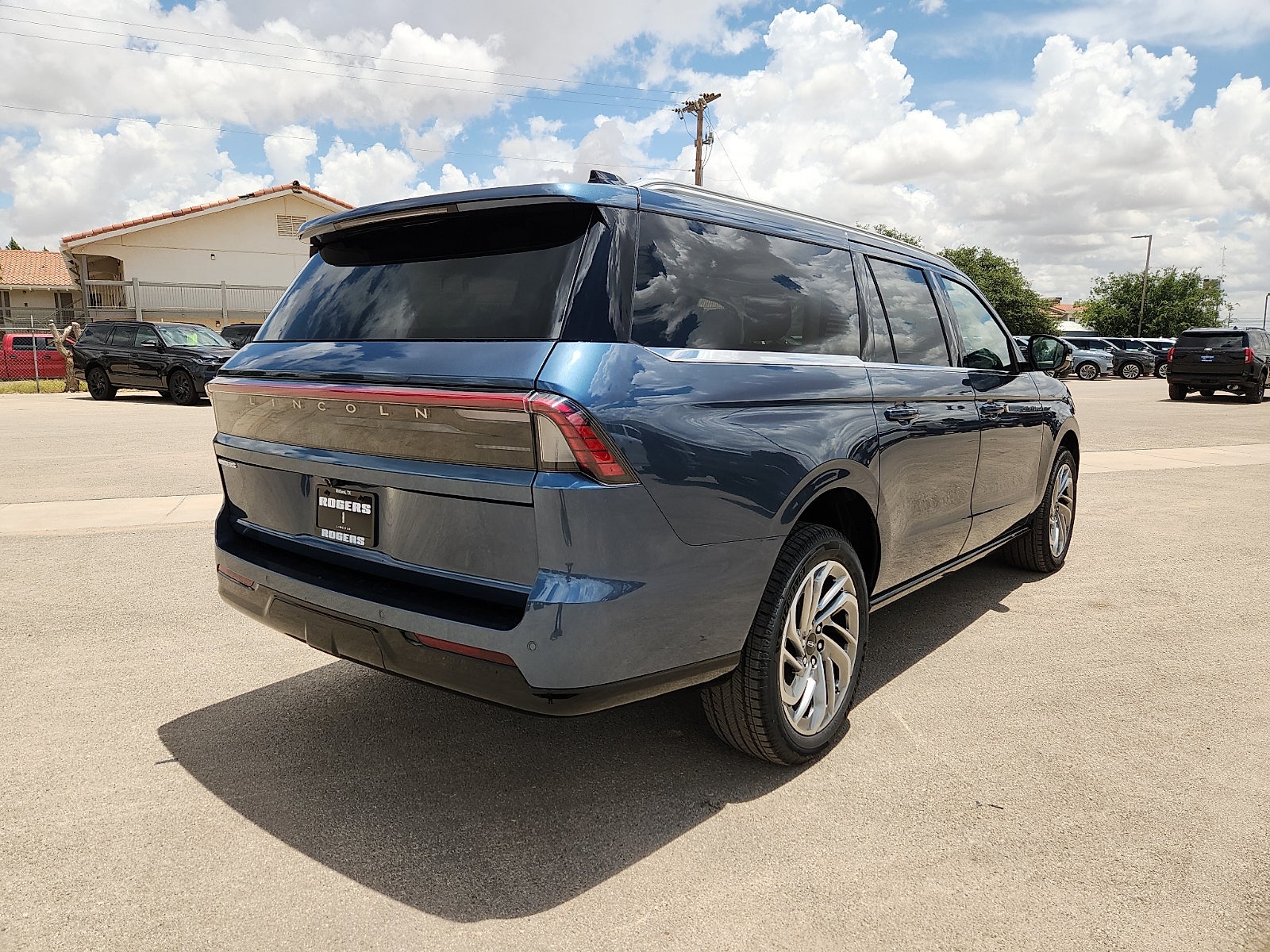 2027 Lincoln Navigator L Reserve