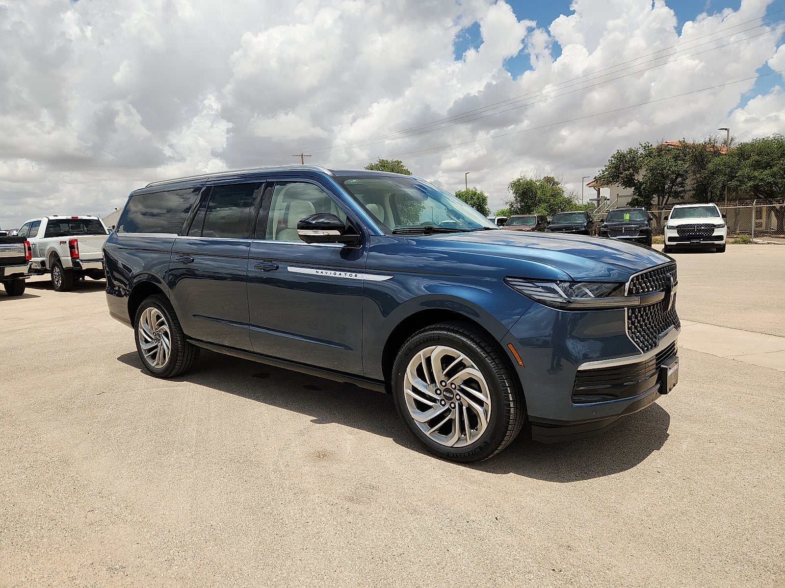 2027 Lincoln Navigator L Reserve