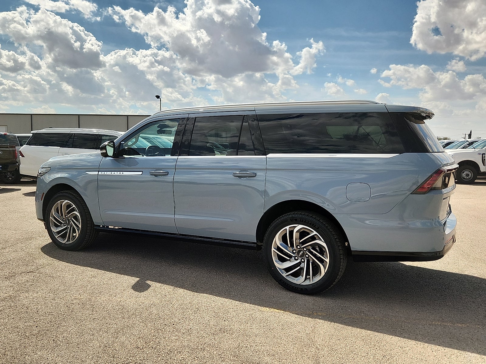2027 Lincoln Navigator L Reserve