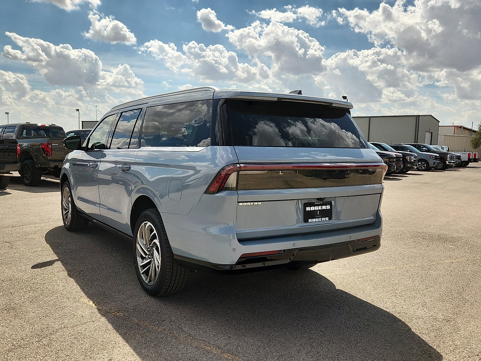 2027 Lincoln Navigator L Reserve