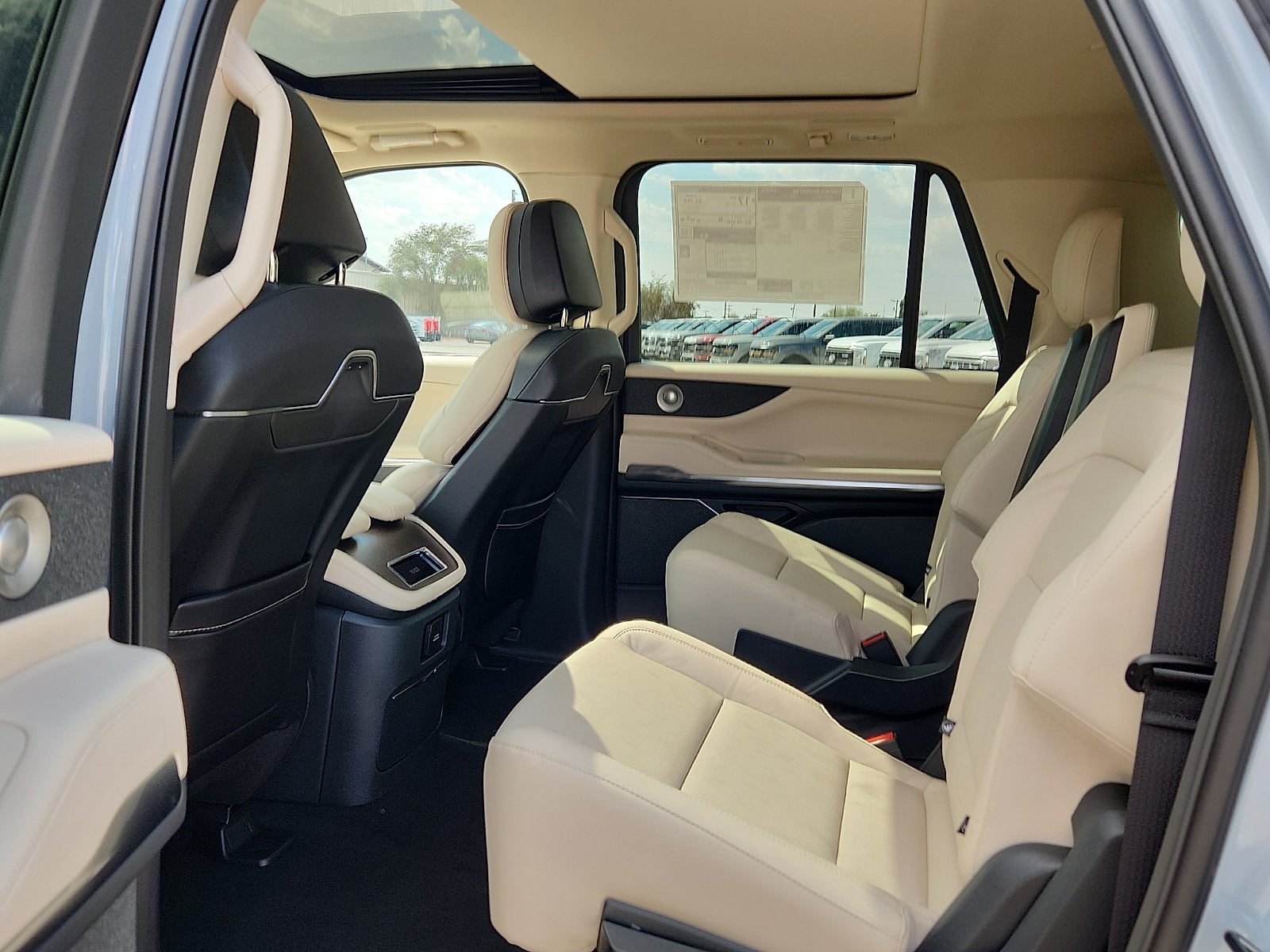 2027 Lincoln Navigator L Reserve