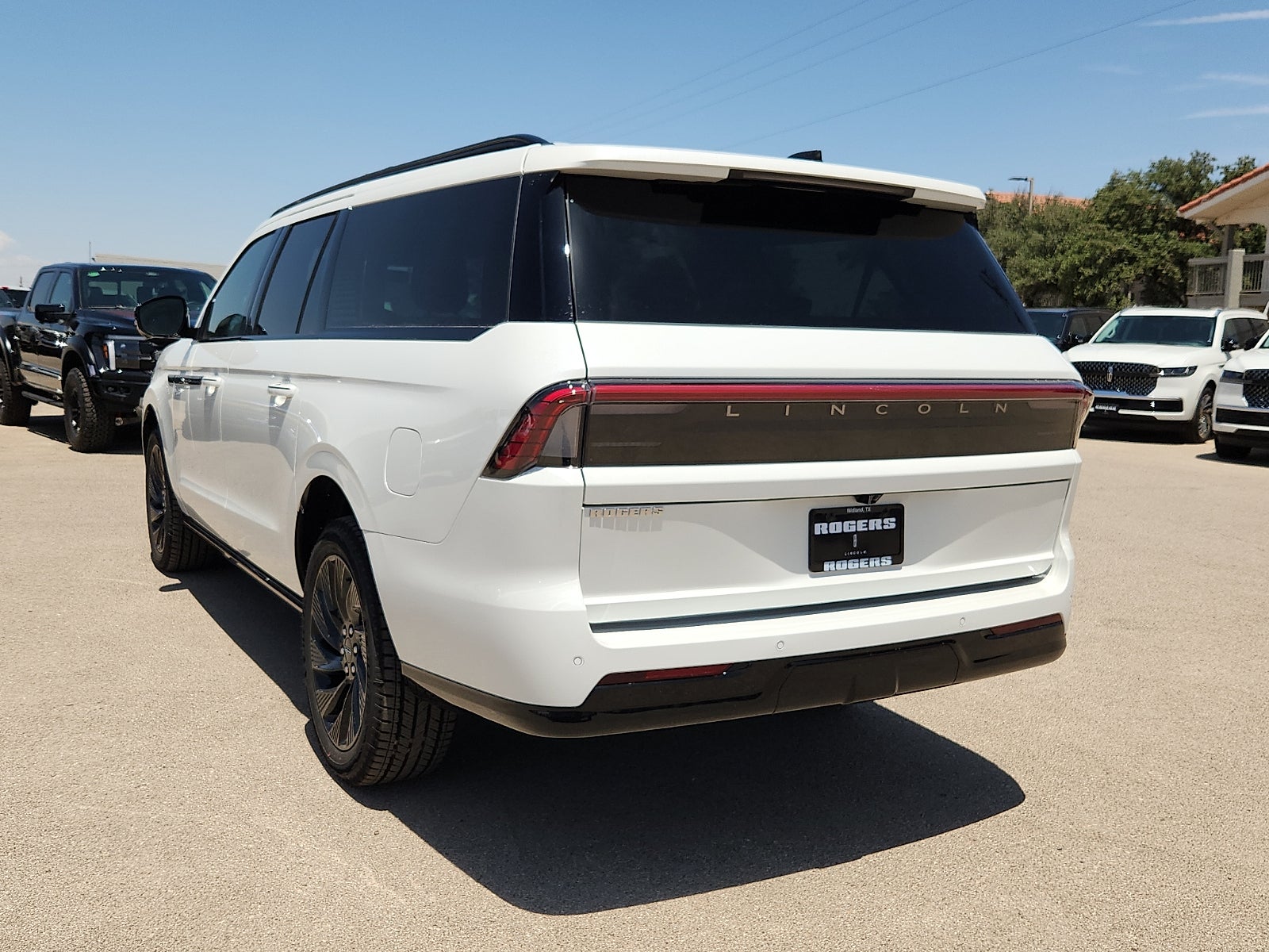 2027 Lincoln Navigator L Reserve