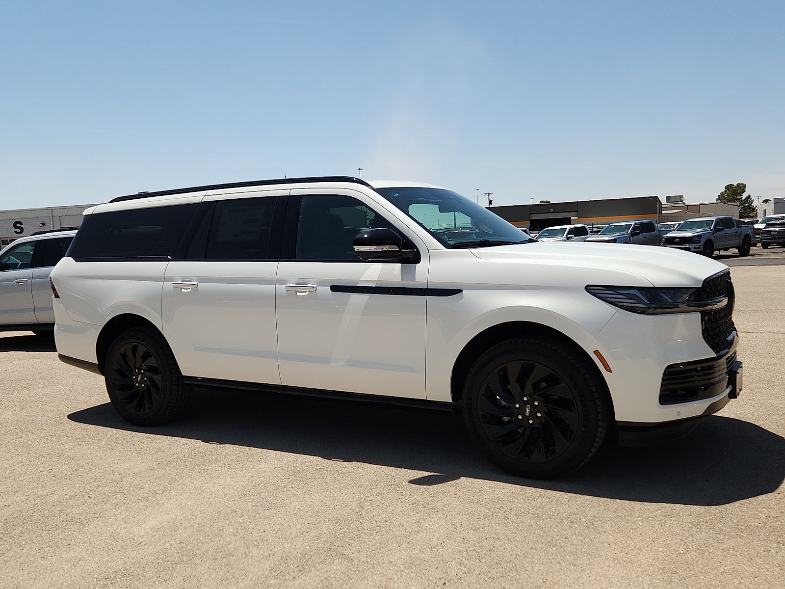 2027 Lincoln Navigator L Reserve