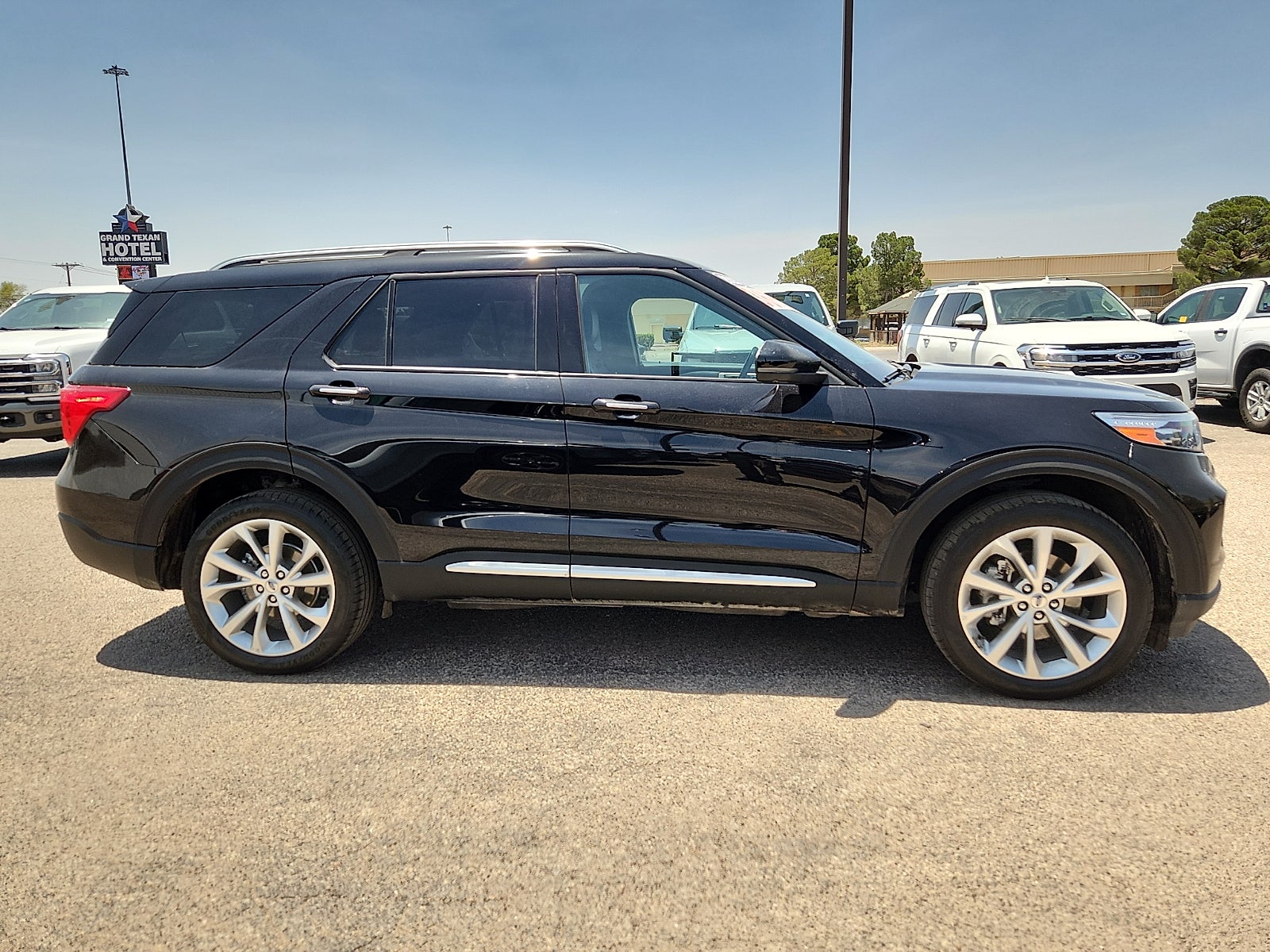 2023 Ford Explorer Platinum