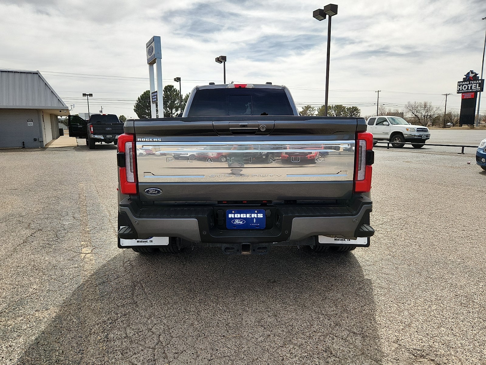 2024 Ford Super Duty F-350 DRW Platinum