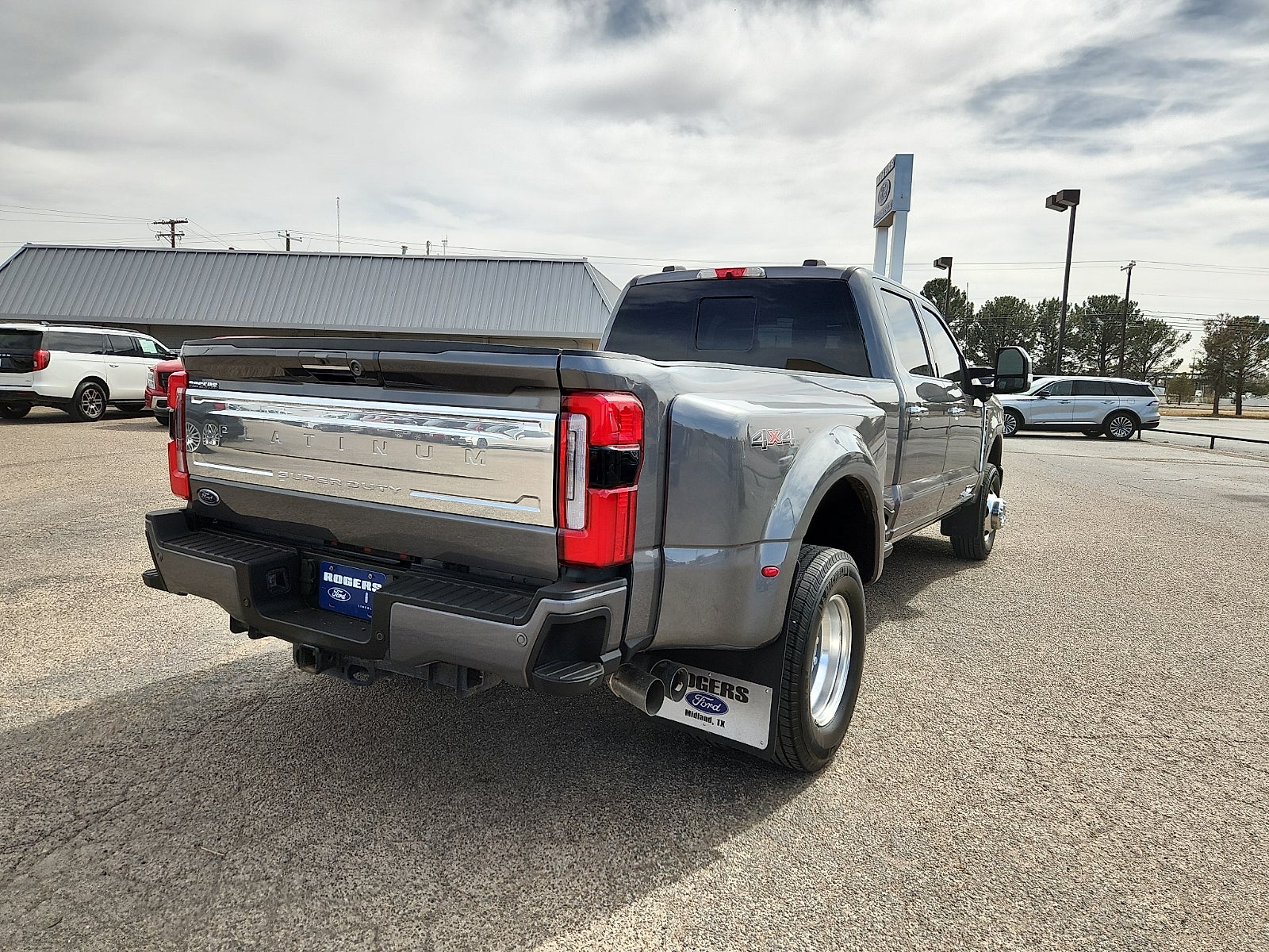 2024 Ford Super Duty F-350 DRW Platinum