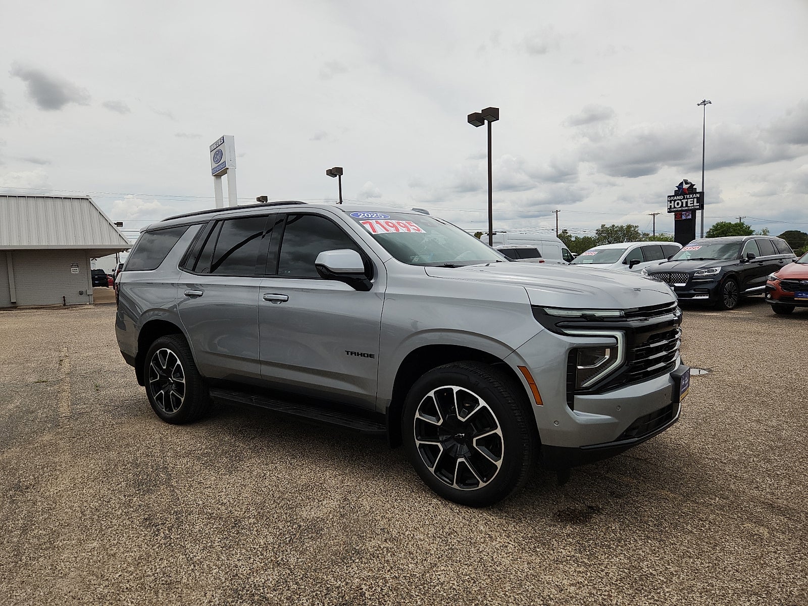 2025 Chevrolet Tahoe RST