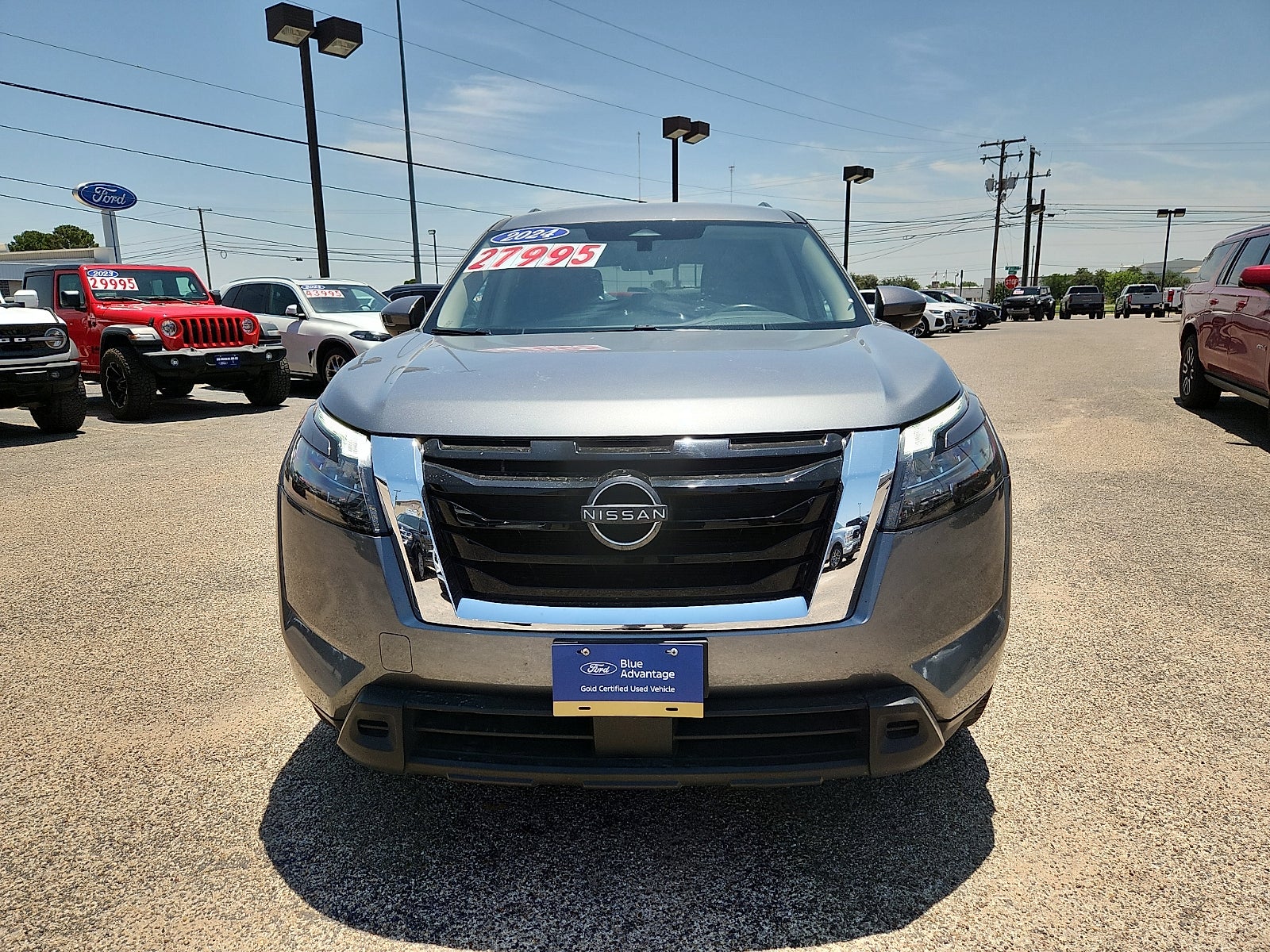 2024 Nissan Pathfinder SV