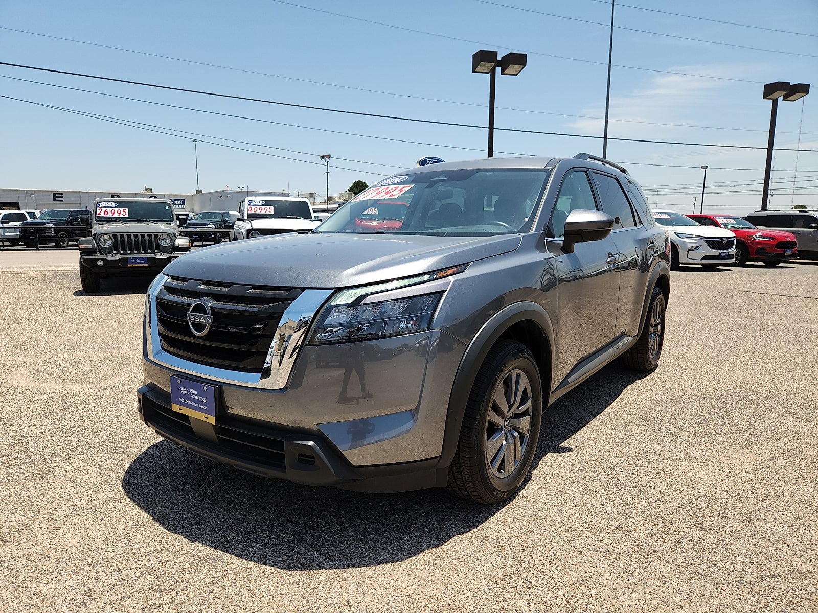 2024 Nissan Pathfinder SV