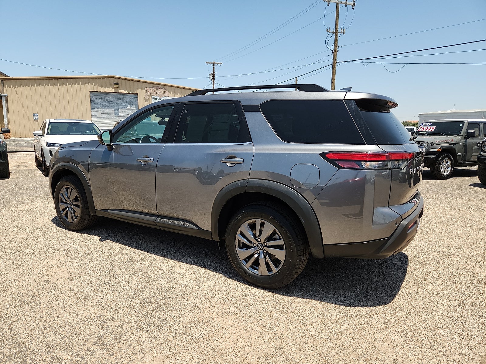 2024 Nissan Pathfinder SV
