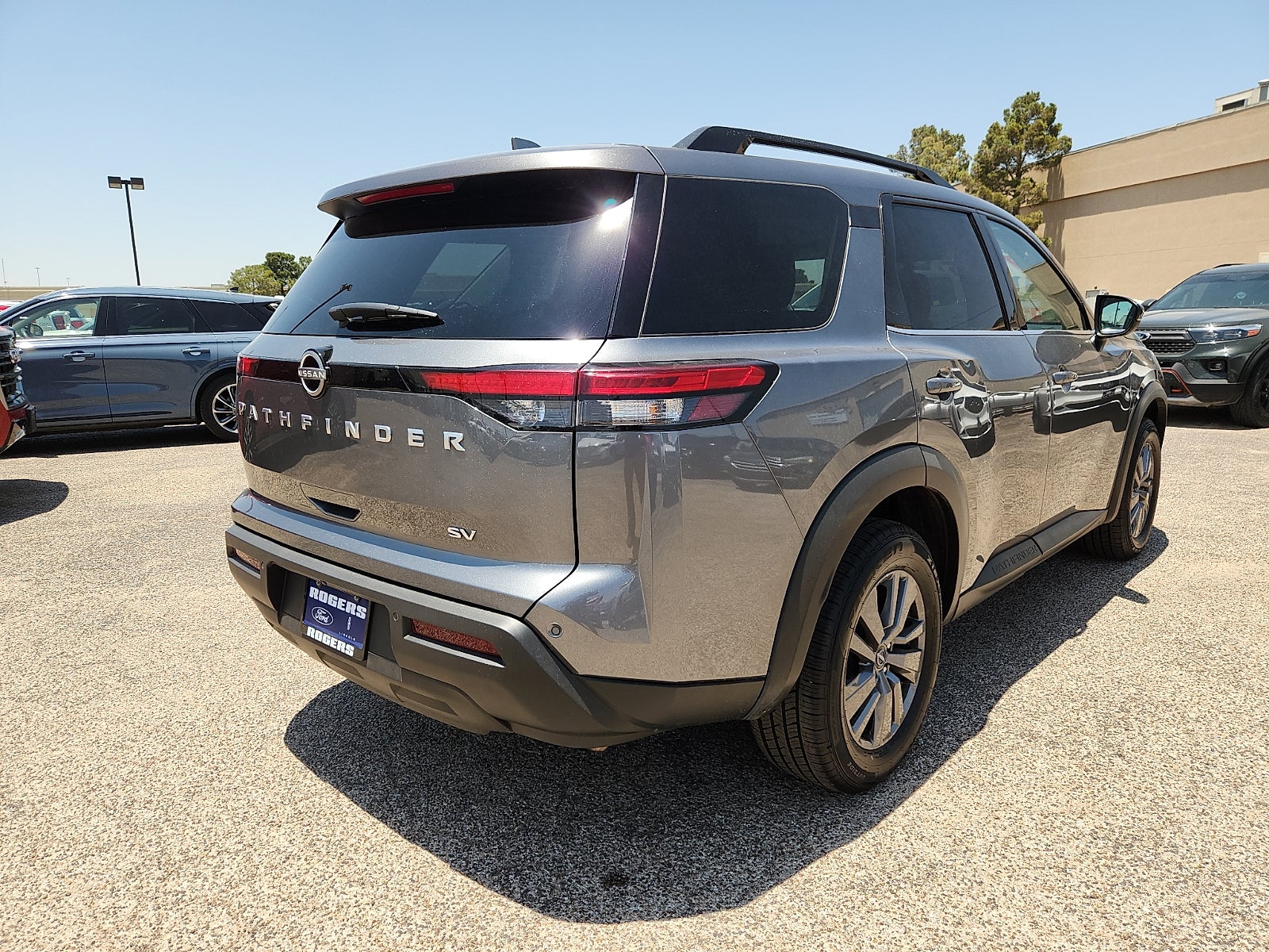 2024 Nissan Pathfinder SV