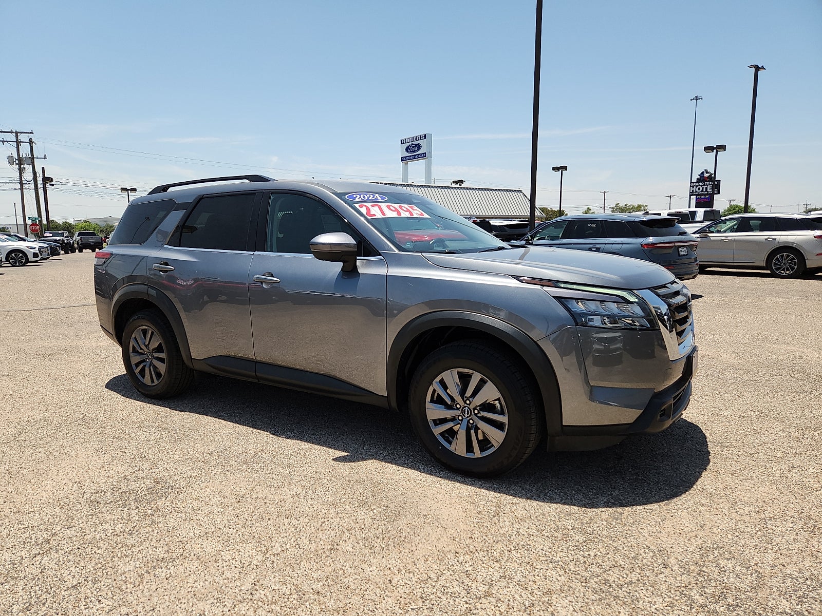 2024 Nissan Pathfinder SV