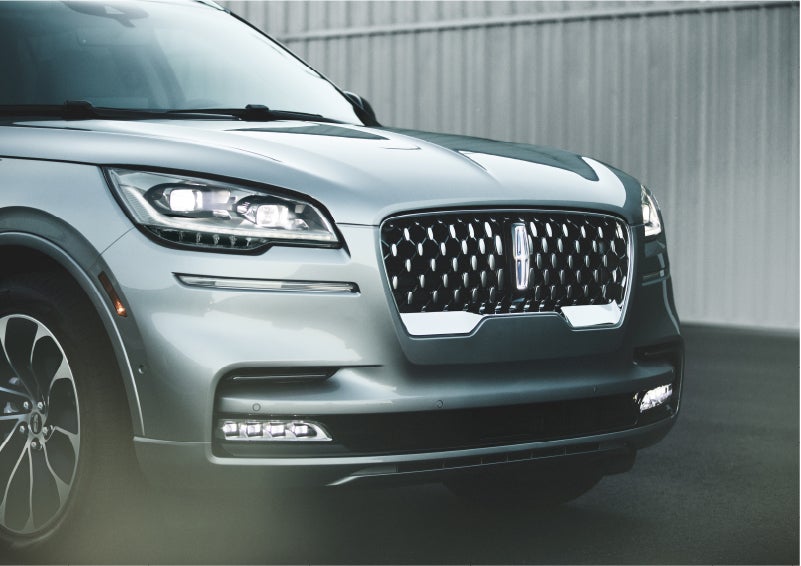 The available adaptive pixel LED headlamps of the 2023 Lincoln Aviator® SUV activated | Rogers Lincoln in Midland TX