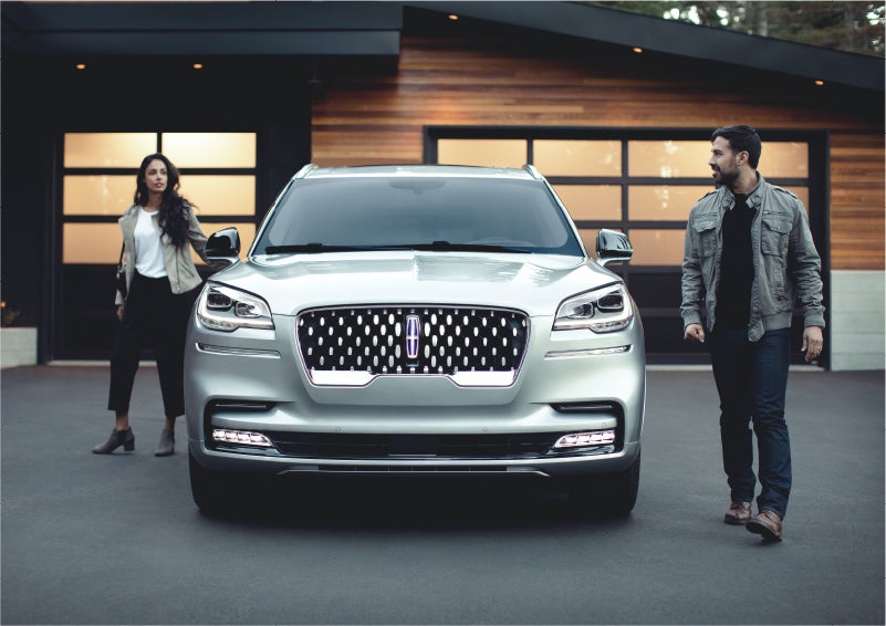 The sparkling grille of the 2023 Lincoln Aviator® Grand Touring model | Rogers Lincoln in Midland TX