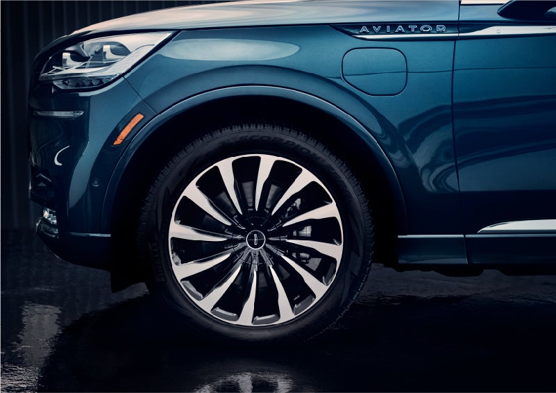 The 2023 Lincoln Aviator® Black Label Grand Touring model with unique 12-spoke wheel | Rogers Lincoln in Midland TX