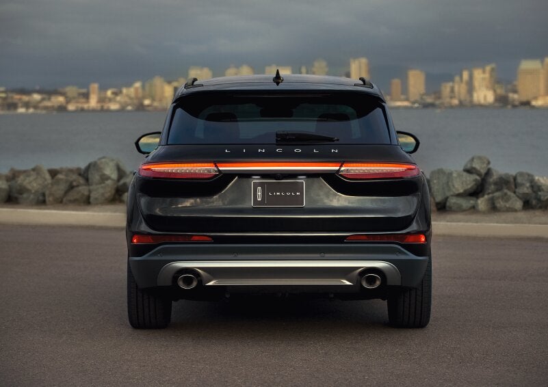 The rear lighting of the 2025 Lincoln Corsair® SUV spans the entire width of the vehicle. | Rogers Lincoln in Midland TX