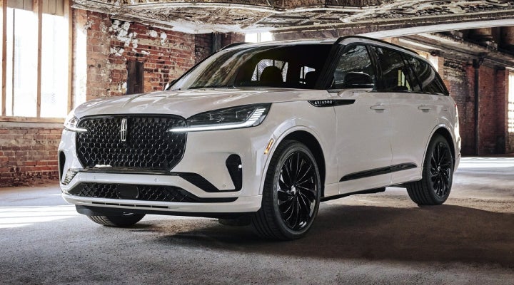 A 2026 Lincoln Aviator® SUV is shown with the available Jet Appearance Package. | Rogers Lincoln in Midland TX