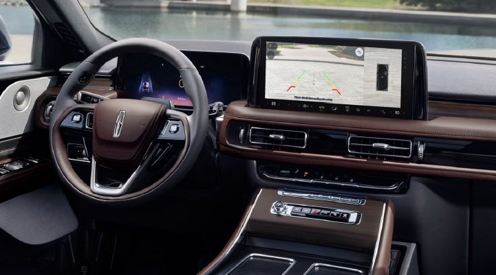 The backup camera of the 2027 Lincoln Aviator® SUV is displayed on screen. | Rogers Lincoln in Midland TX